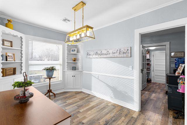 1104 S College Avenue, Decatur, TX 76234