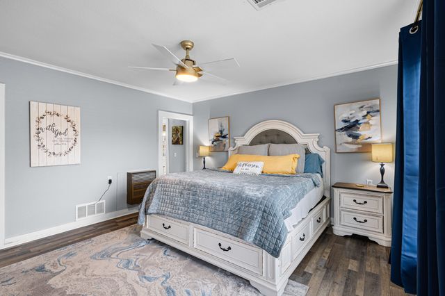 1104 S College Avenue, Decatur, TX 76234