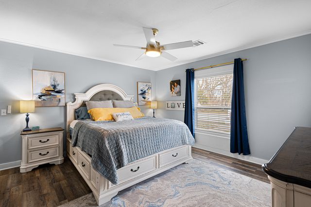 1104 S College Avenue, Decatur, TX 76234