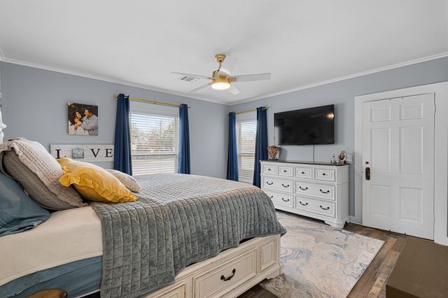 1104 S College Avenue, Decatur, TX 76234