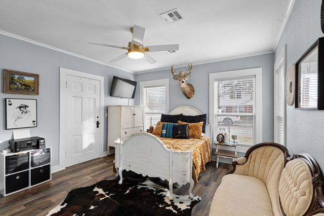 1104 S College Avenue, Decatur, TX 76234