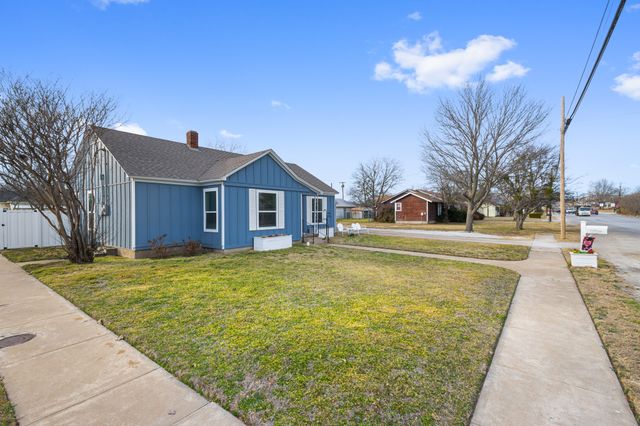 1104 S College Avenue, Decatur, TX 76234