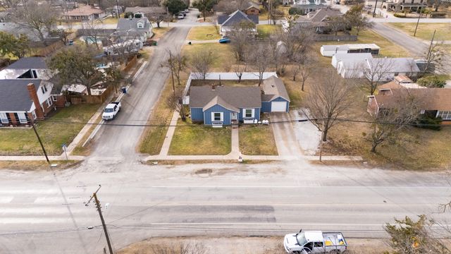 1104 S College Avenue, Decatur, TX 76234