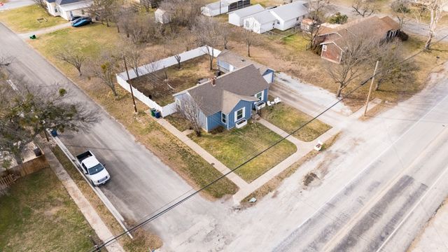 1104 S College Avenue, Decatur, TX 76234