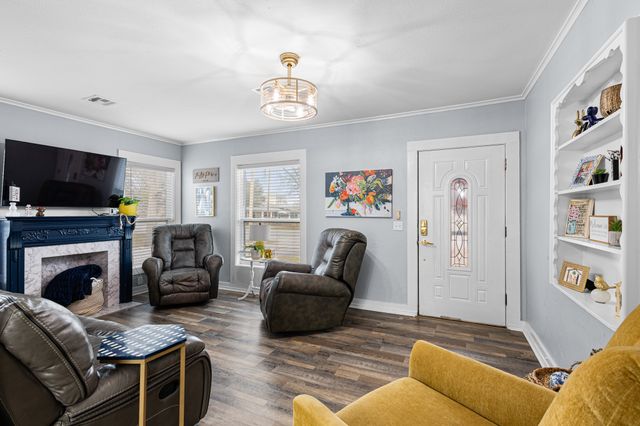 1104 S College Avenue, Decatur, TX 76234