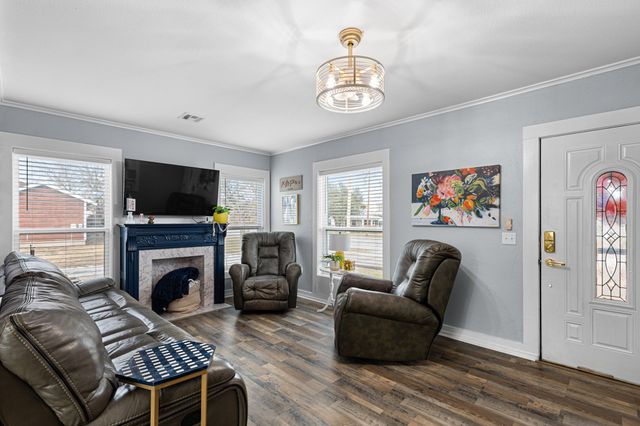 1104 S College Avenue, Decatur, TX 76234