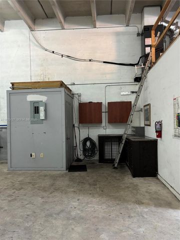 2111 W 76th St, Hialeah, FL 33016