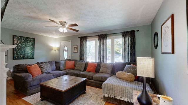 12369 State Route 94, E, Murray, KY 42071