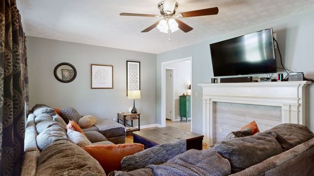 12369 State Route 94, E, Murray, KY 42071