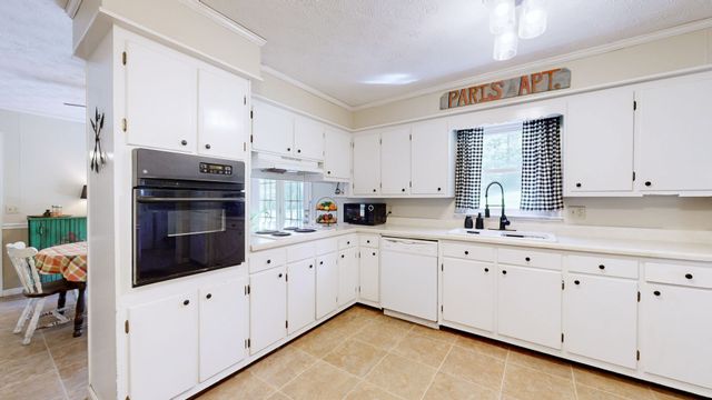 12369 State Route 94, E, Murray, KY 42071