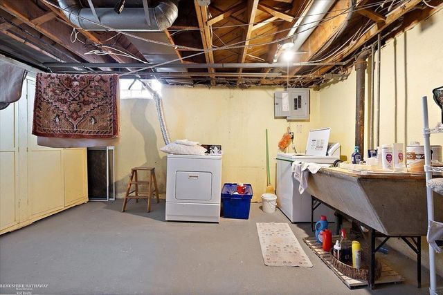 22951 Lee Court, Saint Clair Shores, MI 48080