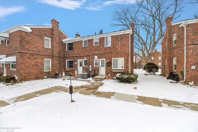 22951 Lee Court, Saint Clair Shores, MI 48080