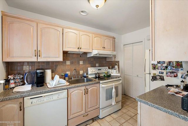 22951 Lee Court, Saint Clair Shores, MI 48080