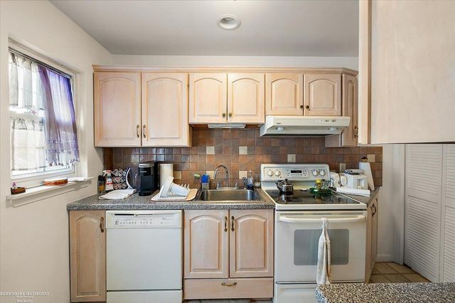 22951 Lee Court, Saint Clair Shores, MI 48080