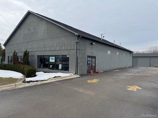 4667 Dixie, Waterford, MI 48329