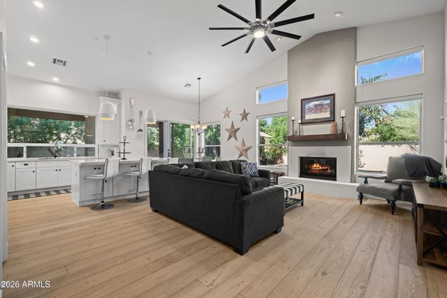 9371 E MAPLE Drive E, Scottsdale, AZ 85255