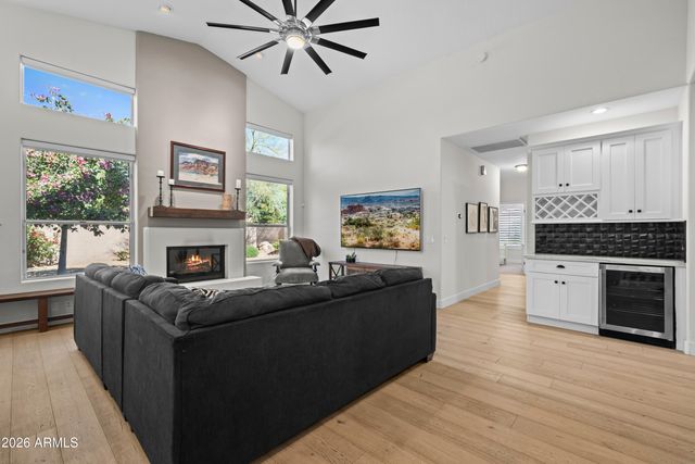 9371 E MAPLE Drive E, Scottsdale, AZ 85255