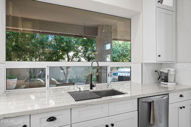 9371 E MAPLE Drive E, Scottsdale, AZ 85255