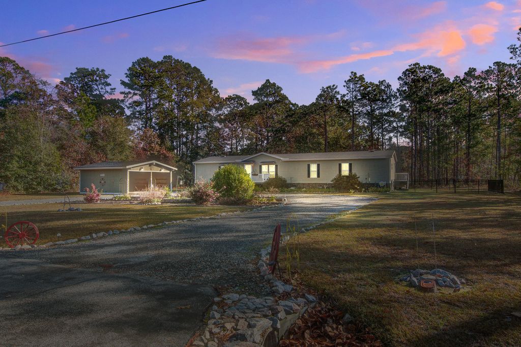 448 Pauline Drive, Bonneau, SC 29431