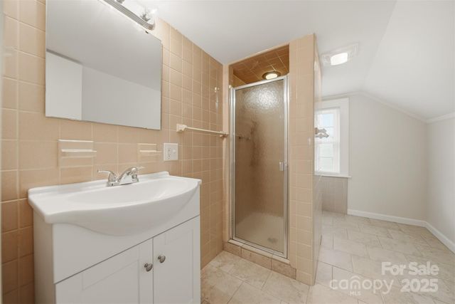 33 20th Avenue NW, Hickory, NC 28601