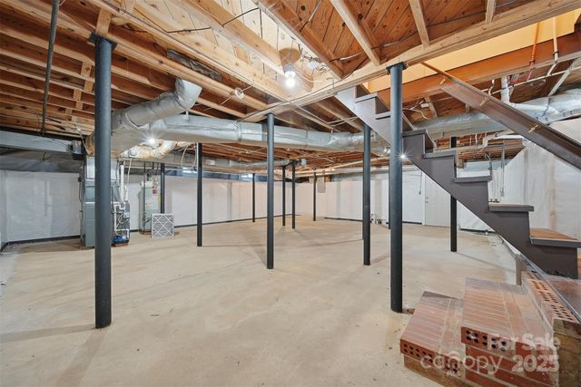 33 20th Avenue NW, Hickory, NC 28601