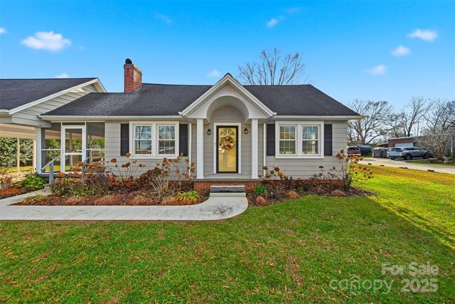 33 20th Avenue NW, Hickory, NC 28601