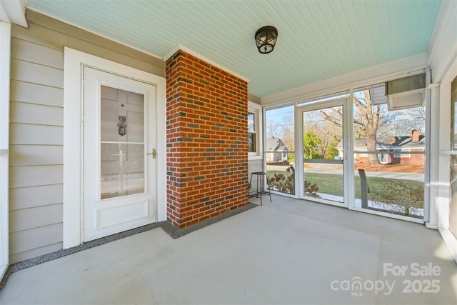 33 20th Avenue NW, Hickory, NC 28601