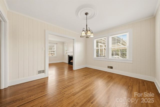 33 20th Avenue NW, Hickory, NC 28601