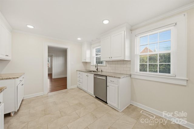 33 20th Avenue NW, Hickory, NC 28601