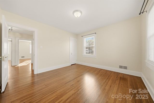 33 20th Avenue NW, Hickory, NC 28601