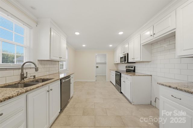 33 20th Avenue NW, Hickory, NC 28601