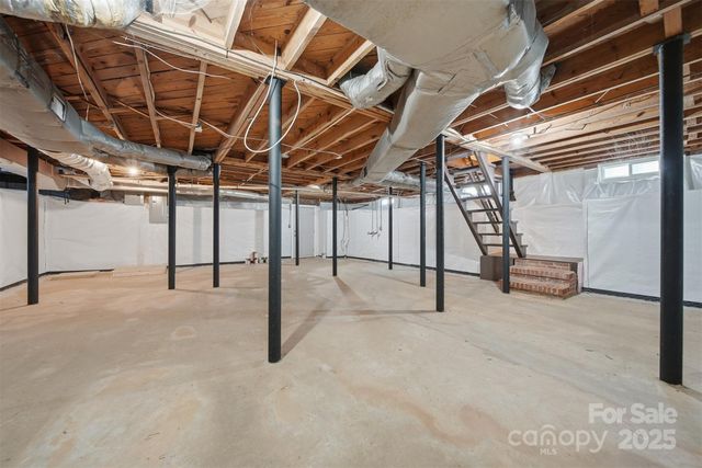 33 20th Avenue NW, Hickory, NC 28601