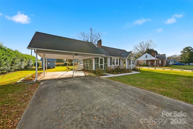 33 20th Avenue NW, Hickory, NC 28601