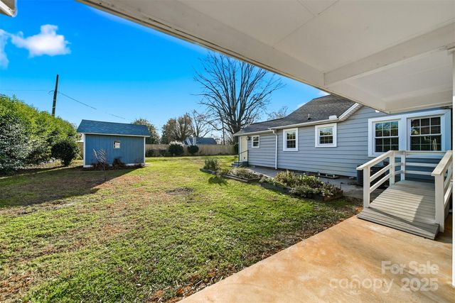 33 20th Avenue NW, Hickory, NC 28601