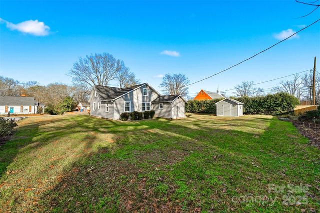 33 20th Avenue NW, Hickory, NC 28601