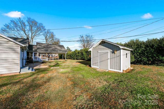 33 20th Avenue NW, Hickory, NC 28601