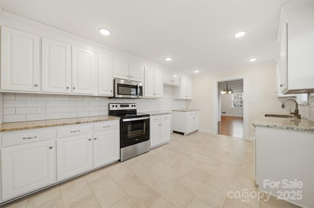 33 20th Avenue NW, Hickory, NC 28601