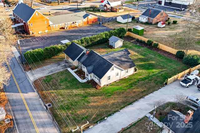 33 20th Avenue NW, Hickory, NC 28601