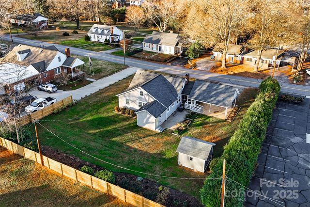 33 20th Avenue NW, Hickory, NC 28601