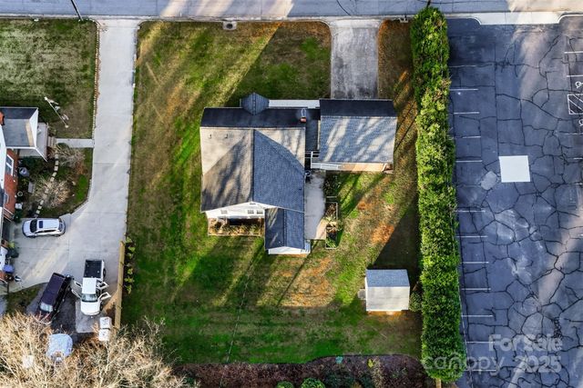 33 20th Avenue NW, Hickory, NC 28601