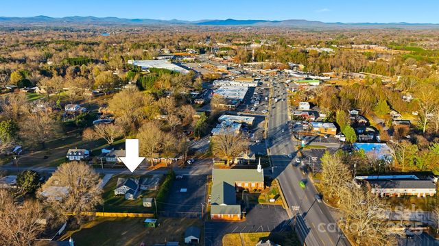 33 20th Avenue NW, Hickory, NC 28601