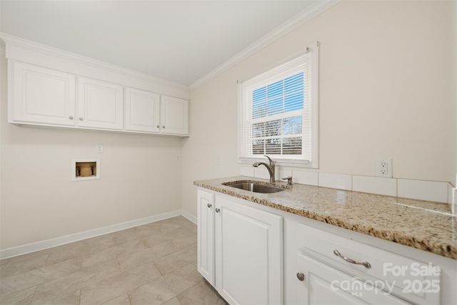 33 20th Avenue NW, Hickory, NC 28601