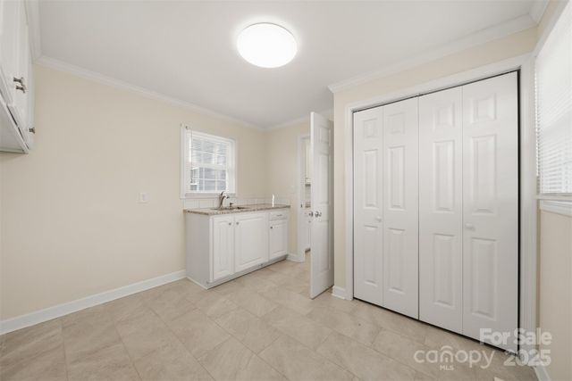 33 20th Avenue NW, Hickory, NC 28601