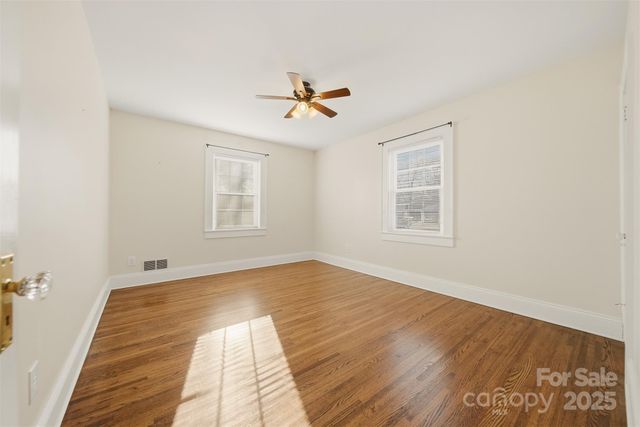 33 20th Avenue NW, Hickory, NC 28601