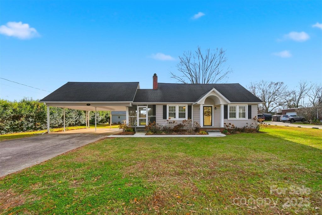 33 20th Avenue NW, Hickory, NC 28601