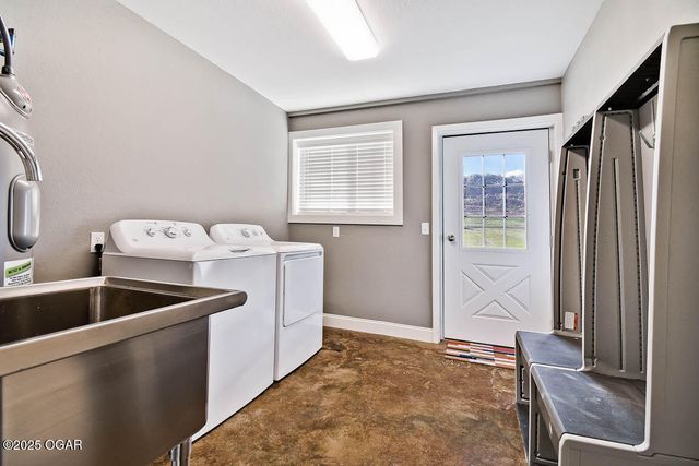 232 Old Joe Mills Lane, Pineville, MO 64856