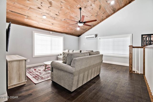 232 Old Joe Mills Lane, Pineville, MO 64856