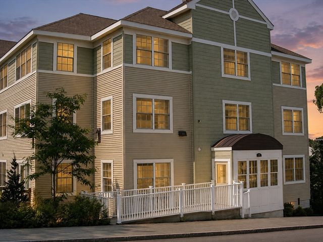 48 Federal St 206, Beverly, MA 01915