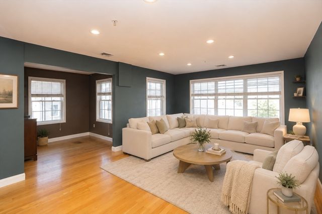 48 Federal St 206, Beverly, MA 01915