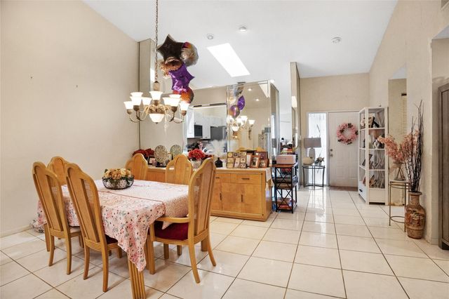 8315 Springlake Dr 8315, Boca Raton, FL 33496